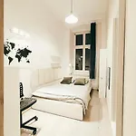 Centrum Fabryczna Hostel *