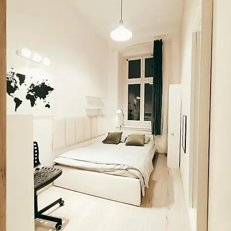 Centrum Fabryczna Hostel *