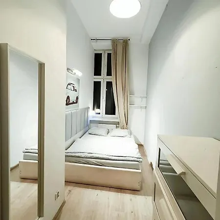 Centrum Fabryczna Hostel *